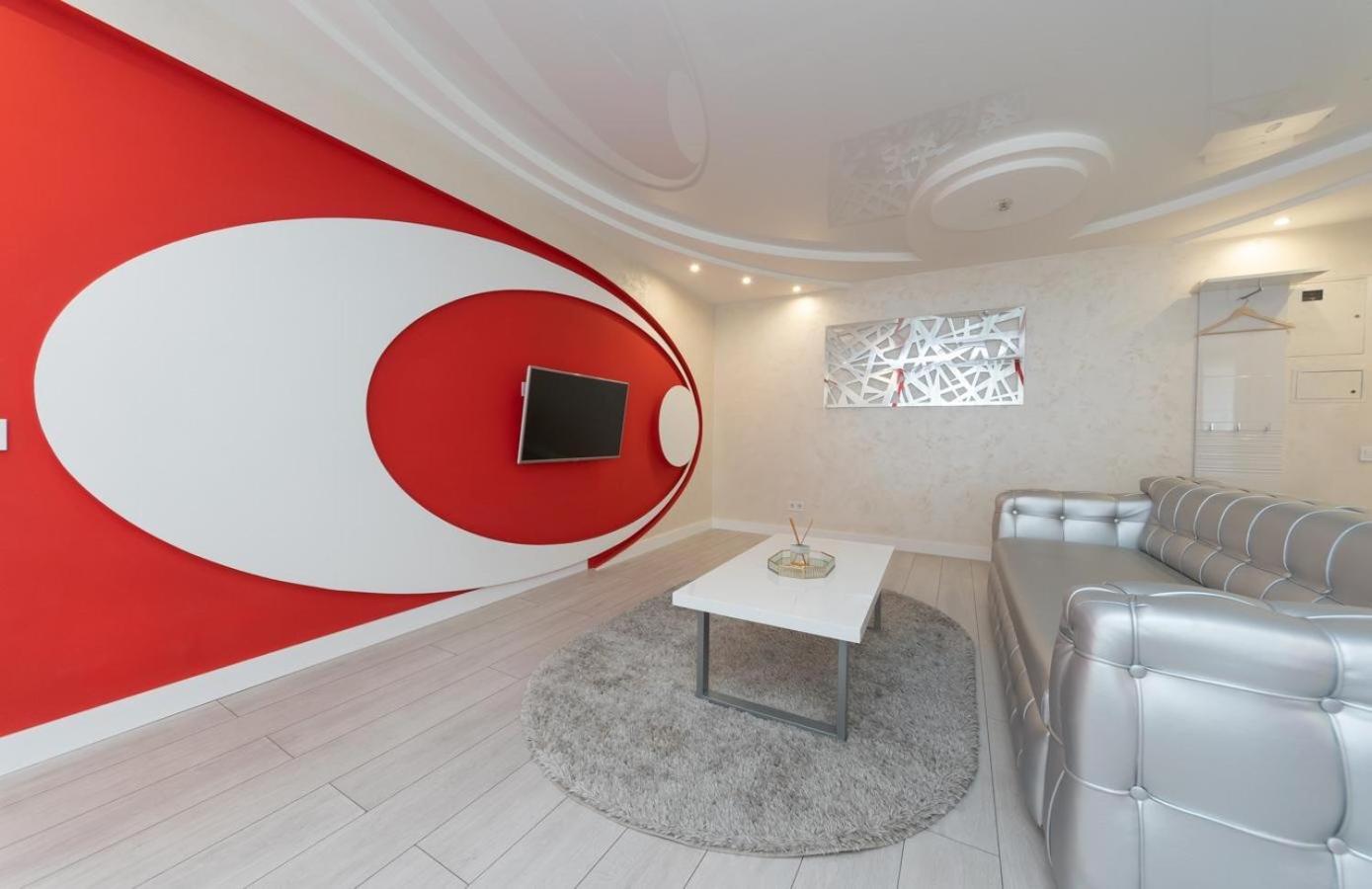 Flat24 On Lesi Ukrainki 3 Apartment Kiev Bagian luar foto