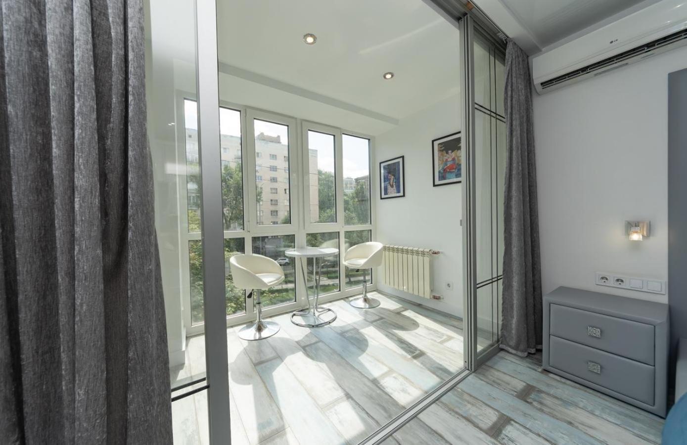 Flat24 On Lesi Ukrainki 3 Apartment Kiev Bagian luar foto