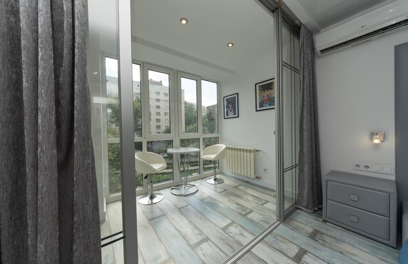 Flat24 On Lesi Ukrainki 3 Apartment Kiev Bagian luar foto